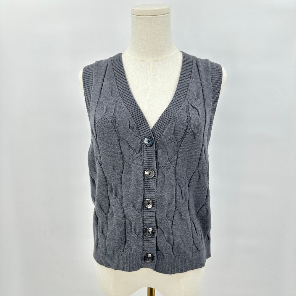 Cable knit sweater vest Medium grey preppy dark academia‎ grandpa elevated basic